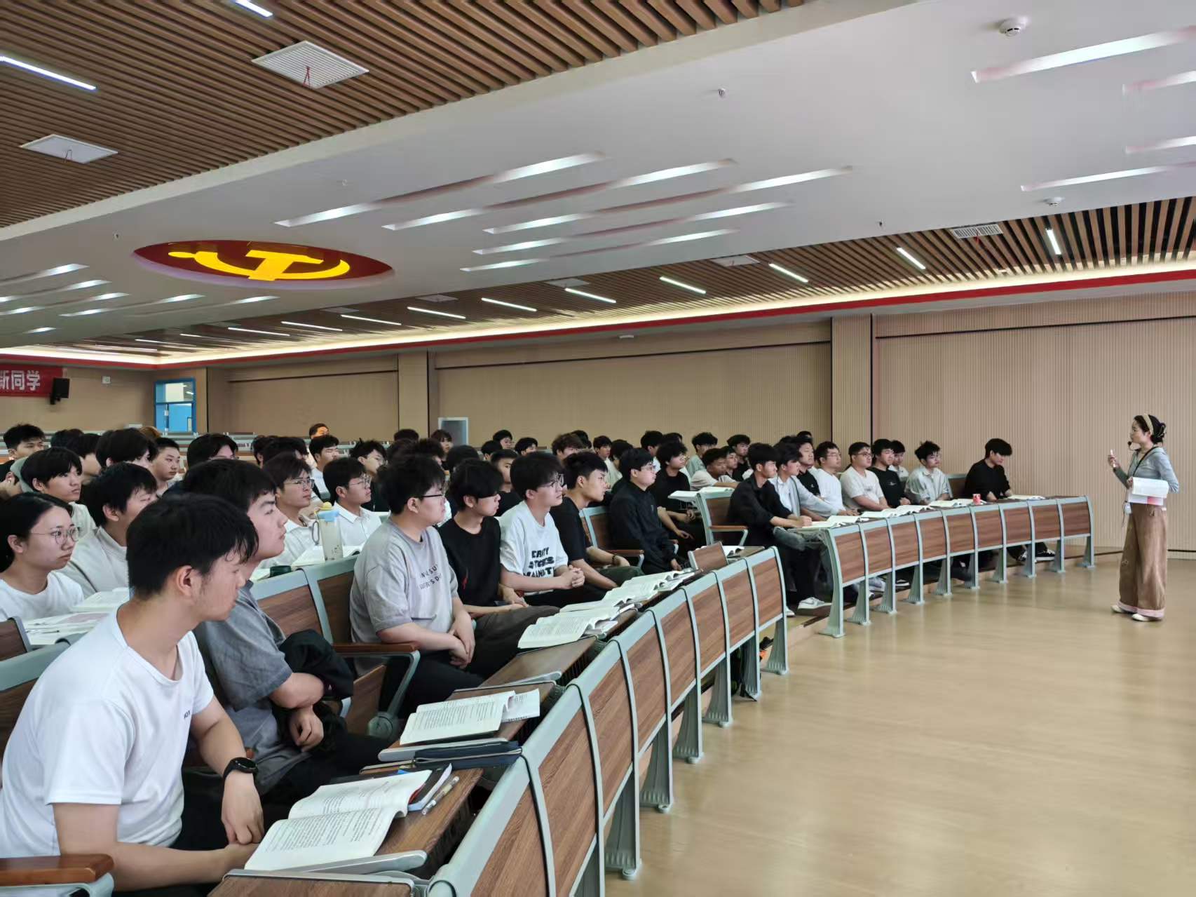 乐琬秋上课1.jpg
