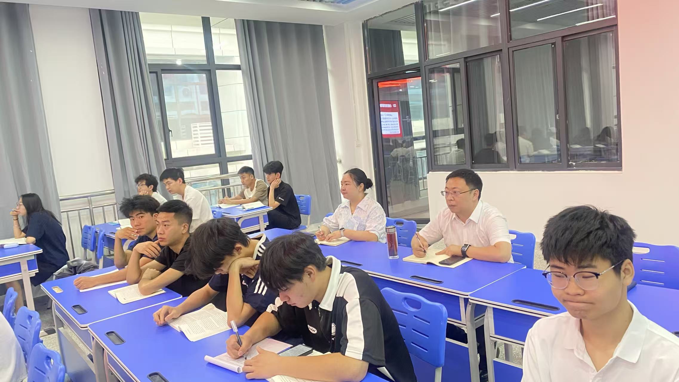 刘维振听李元胜老师课.jpg