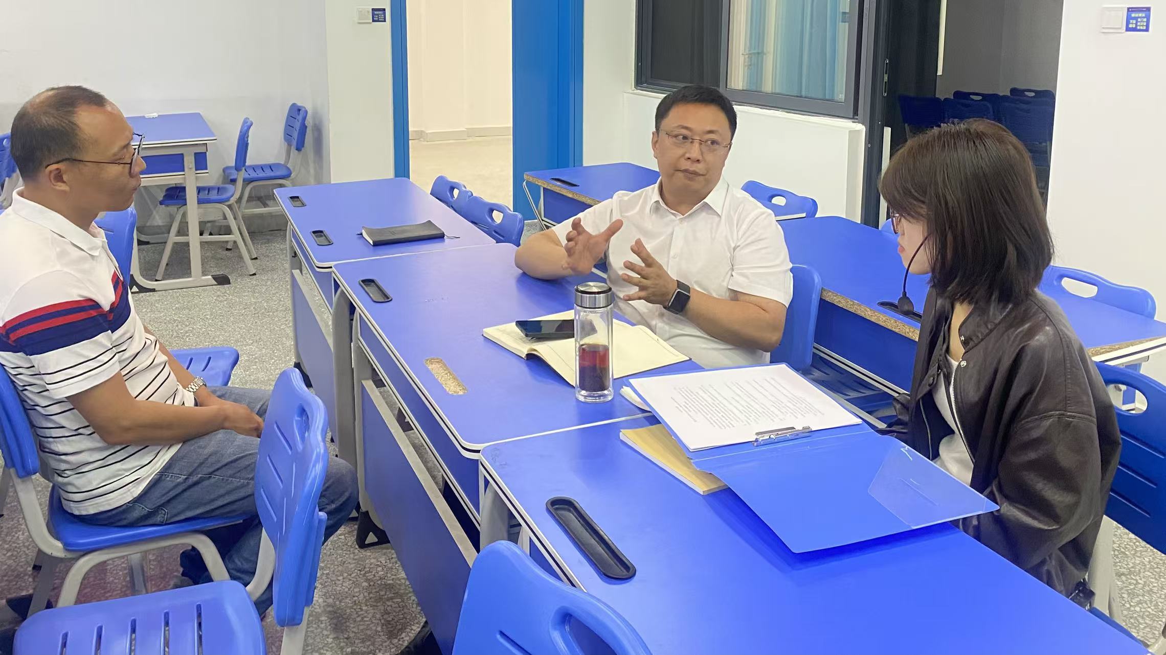 刘维振与康圆圆、李元胜老师会谈.jpg