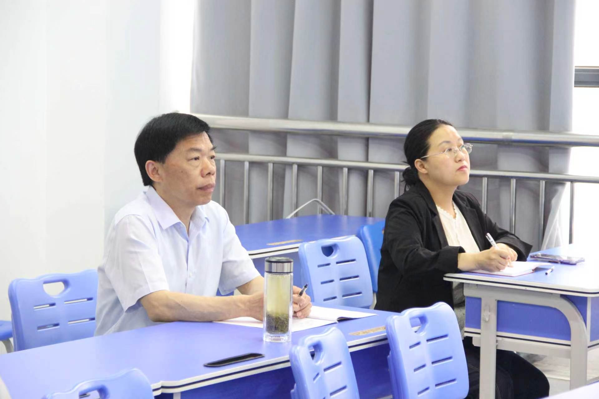 林书记听课.jpg